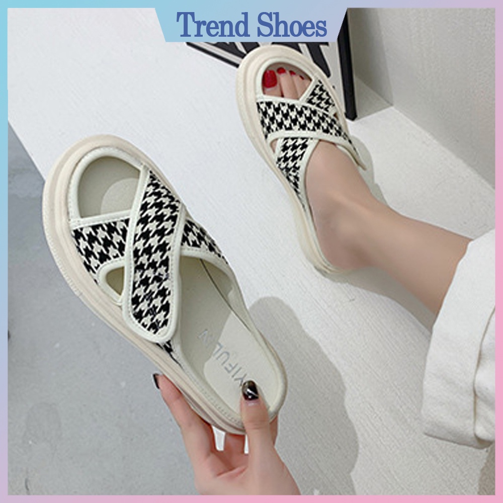 Sục Nữ Hở Mũi Quai Chéo Kẻ Caro Thời Trang Hàn Quốc Trend Shoes, Đế Cao 3cm Hot Trend