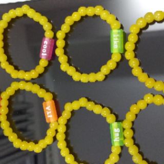 Chuỗi đeo tay đá vàng