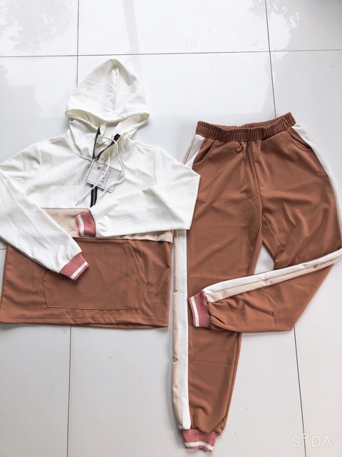 Bộ thể thao màu Hồng phối màu chất liệu umi đẹp | BigBuy360 - bigbuy360.vn