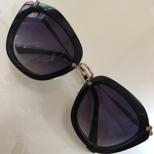 Mắt kính Miumiu