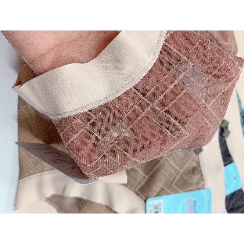 Quần lót nữ ren mềm 3D cao cấp, viền đúc không hằn mông, đáy lót cotton kháng khuẩn. Phom 45-62kg, vòng mông 85-95cm.