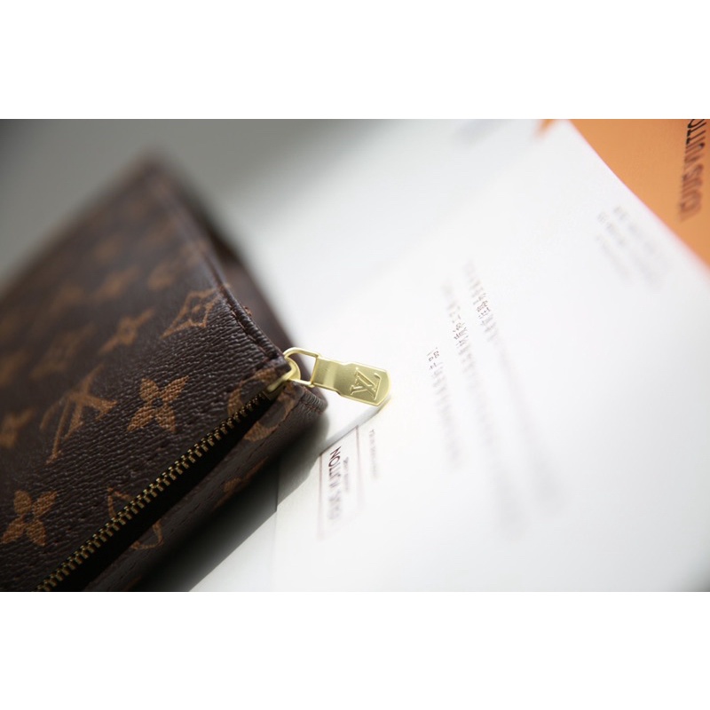 Cluth Cầm Tay LV 2 Size 17/26  -  By Anh Dinh Phuong