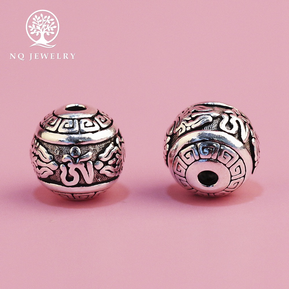 Charm bạc tròn họa tiết lục tự xỏ ngang - NQ Jewelry