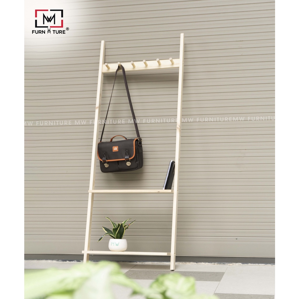 Thang treo đồ trang trí kết hợp kệ màu gỗ - thương hiệu MW FURNITURE - Shelf Ladder Plus Hanger - Nội thất trang trí