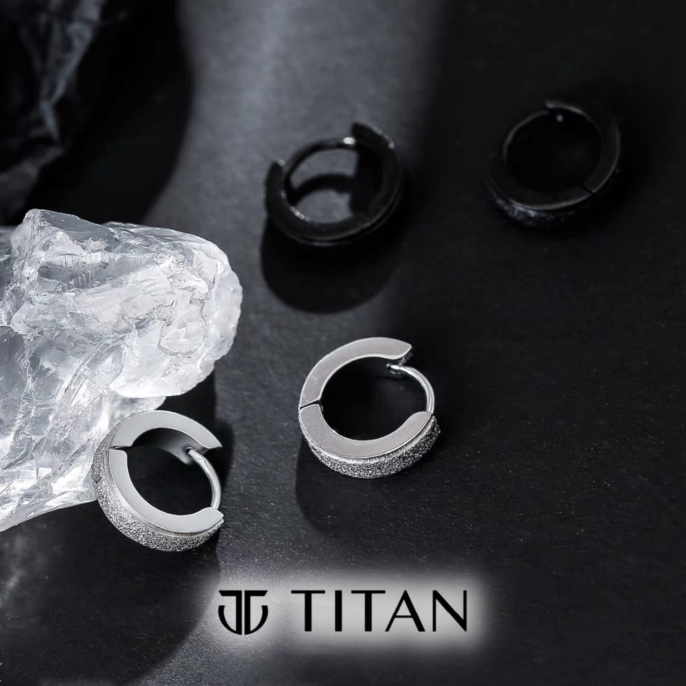 Khuyên tai nam tròn unisex, bông tai đính đá kim cương cực đẹp, khuyên xỏ tai kẹp vành tai 2 màu trắng đen TITAN Shop