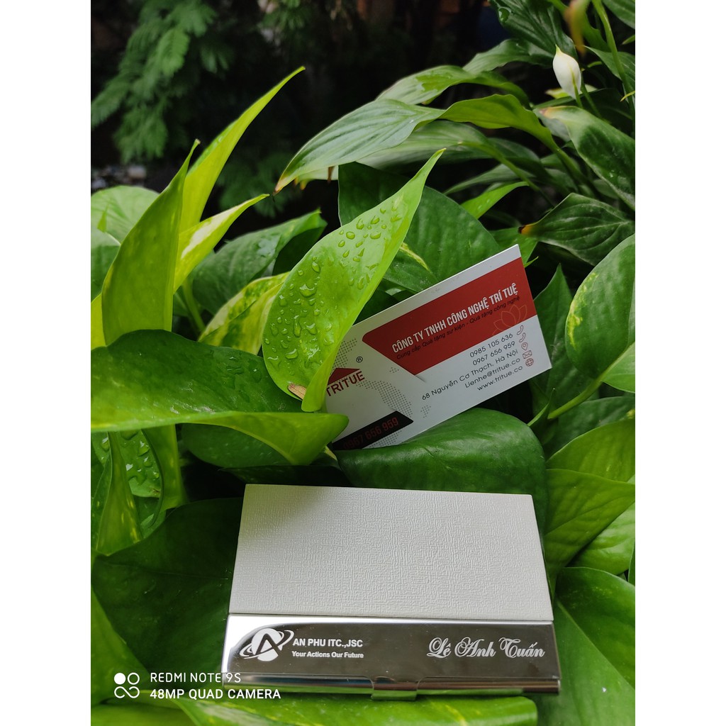 hộp đựng card màu trắng hợp mệnh kim