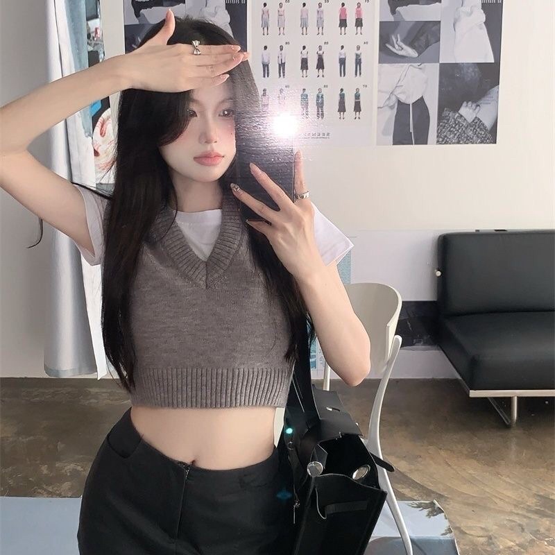 Áo gile xám croptop ngắn dáng ôm hot trend phong cách hàn quốc