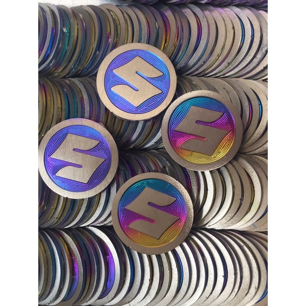 Tem Titan logo Suzuki hình chữ S có sẵn keo dán 3M chống thấm bong tróc, không lo xuống màu, dùng trang trí cho xe máy