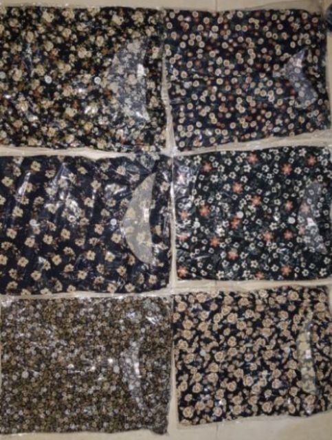 Áo lanh hoa cài cúc cộc tay có túi bà già