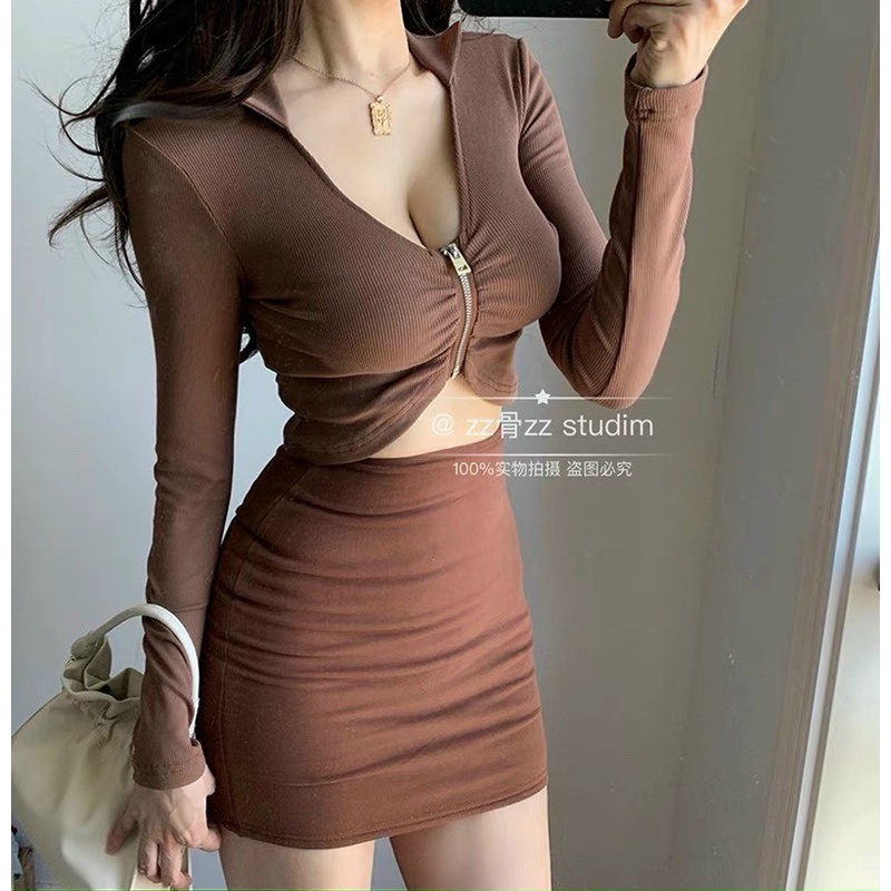 Set body áo croptop tay dài chân váy màu nâu siêu tây