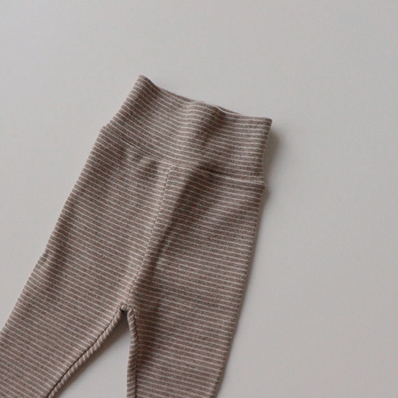 Set bodysuit kèm quần hoạ tiết kẻ ngang đáng yêu cho bé