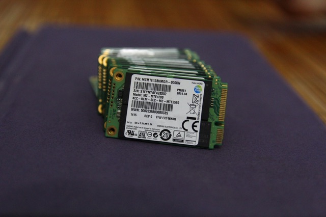 Ổ cứng MSATA Samsung 128Gb dùng cho máy tính xách tay.