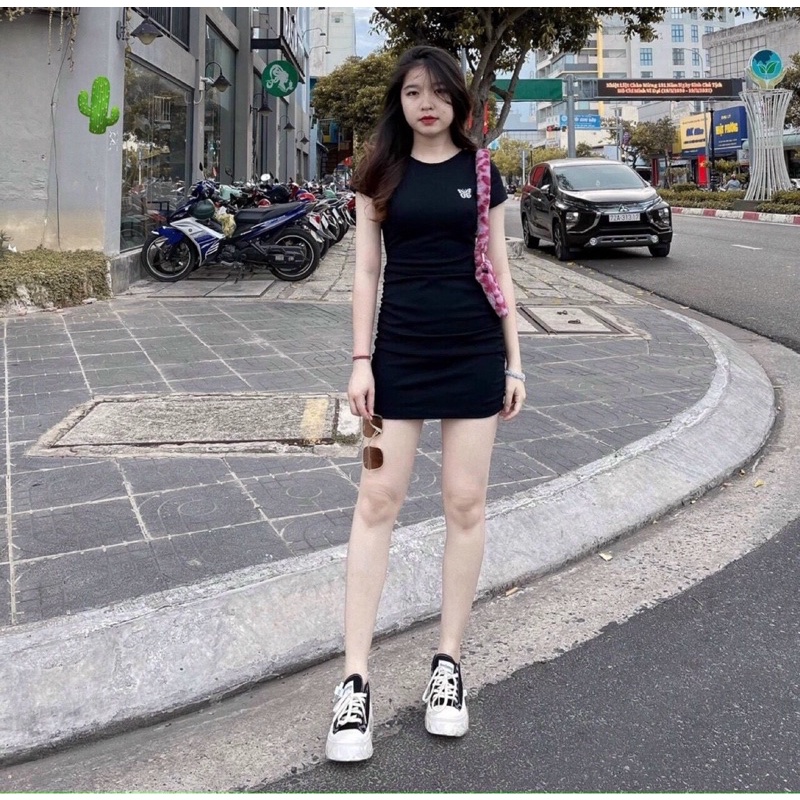 Đầm nhún 2 bên ôm body thêu  chất borip dày dặn co giãn tốt