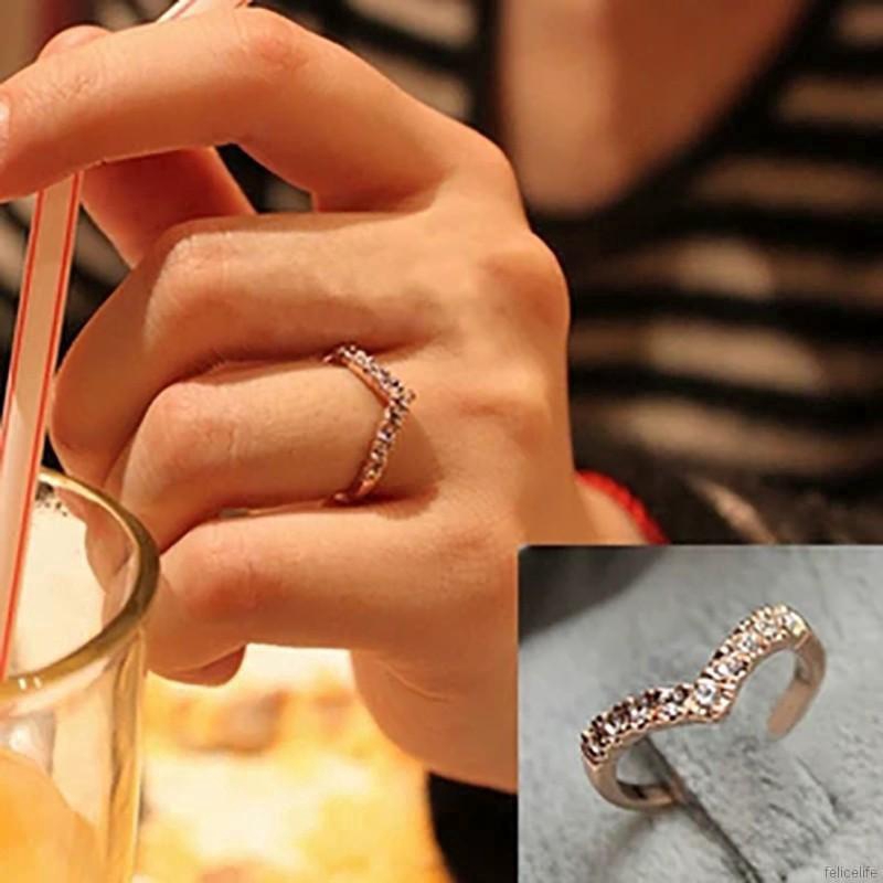 Nhẫn hợp kim hình chữ V đính đá độc đáo