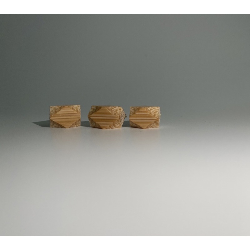 Bộ 3 viên bi, vấu chân lồng khuyên siêu nét phí cực đẹp.