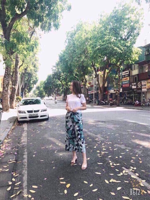 Quần ống rộng phối hoa lá
