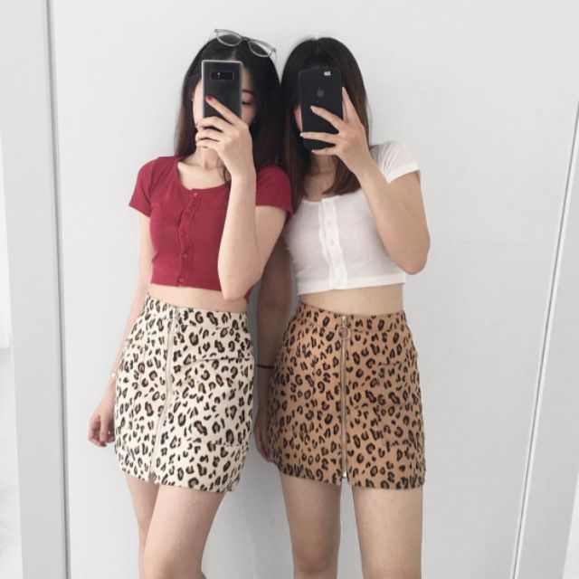 Áo croptop nữ nút may tay ngắn đen Phiong sg
