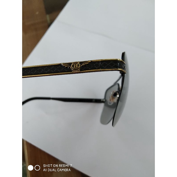 Kính khoan đổi màu Bentley mắt polarized của Italy
