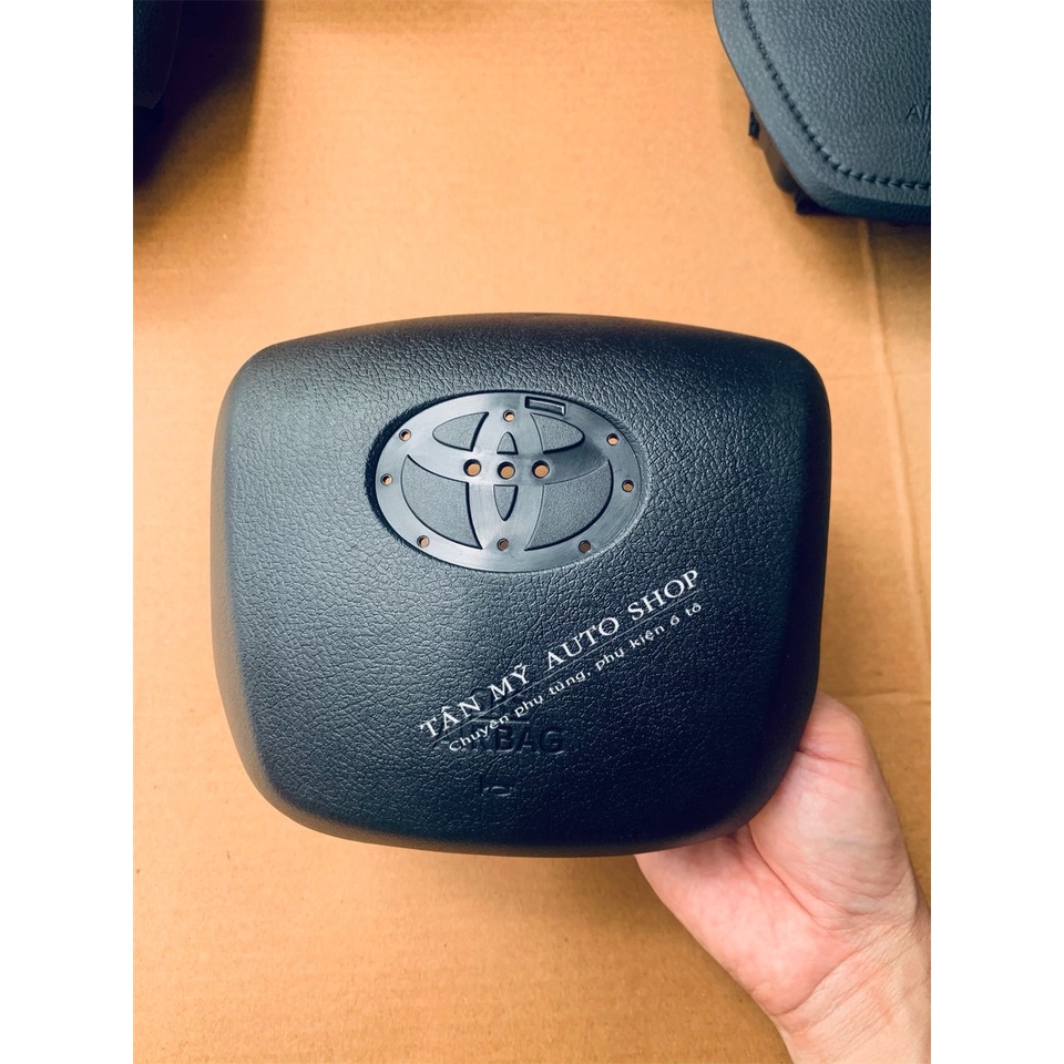 Nắp đậy phím còi Toyota Fortuner/Hilux 2017-2021