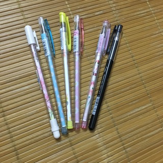 Bút mực nước các màu xanh , đen