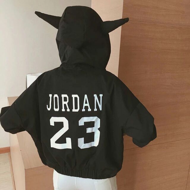 Áo khoác hai sừng 23