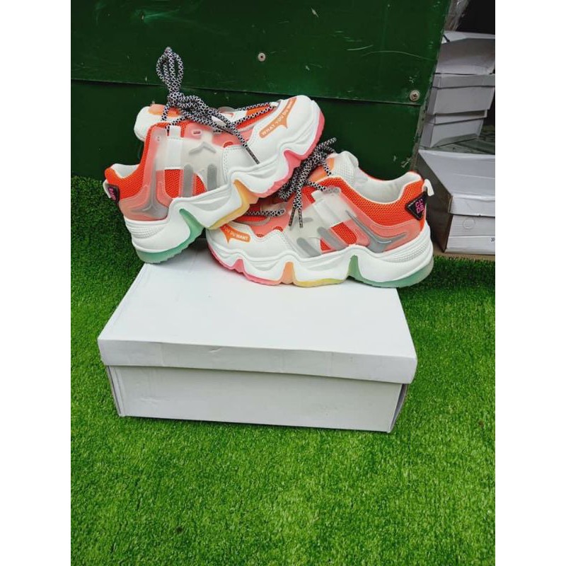 Giày thể thao nữ giá rẻ