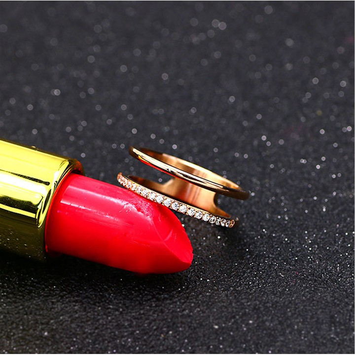 Nhẫn nữ titan cao cấp kiểu sọc đôi : 1 sọc trơn, 1 sọc đính đá siêu đẹp, bền màu, chuẩn thời trang