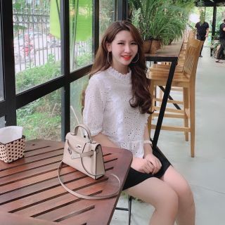 Áo sơ mi thô ren tay lỡ