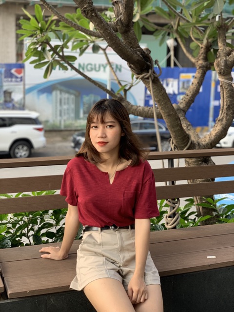 Áo thun gân cổ V