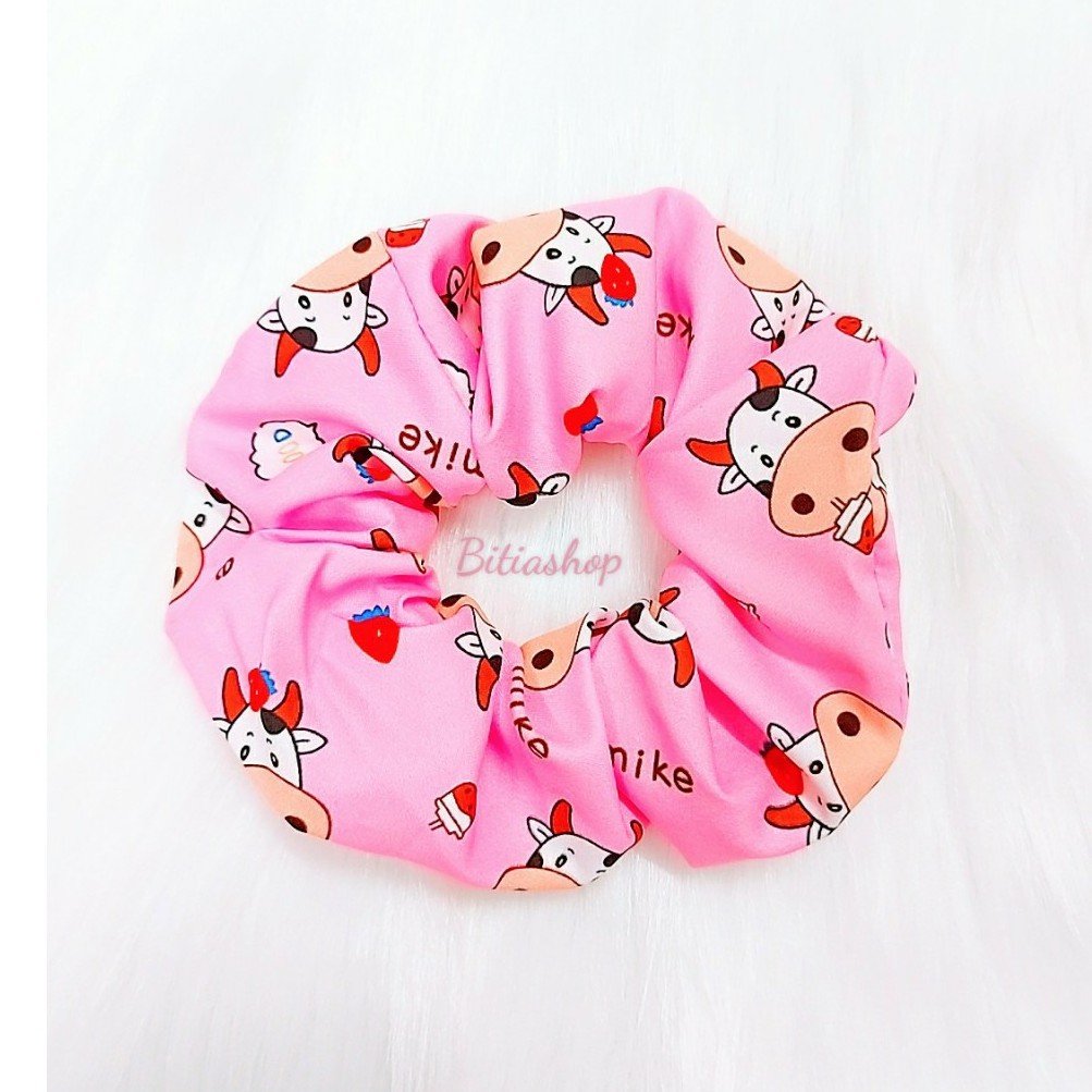 CỘT TÓC SCRUNCHIES HÌNH BÒ SỮA DỄ THƯƠNG