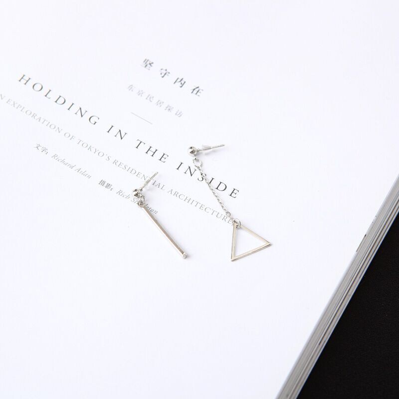 Bông tai hình tam giác khối kim loại treo dài hình học đơn giản