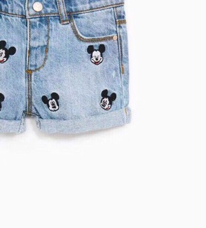 Quần short jeans mickey bé gái