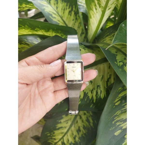 Đồng hồ Nam Tank dây thép thương hiệu Seiko