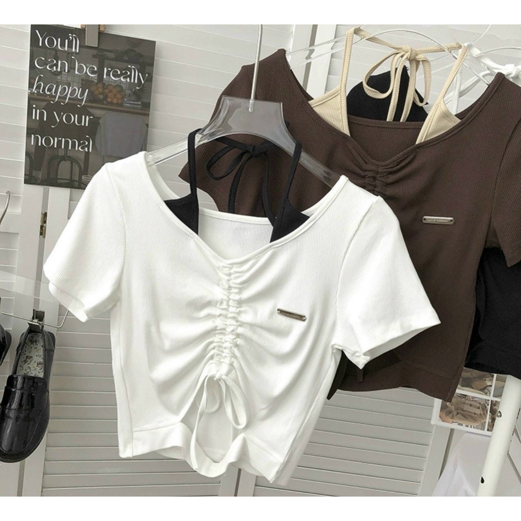 áo kiểu rút dây ngực phối đeo cổ yếm đính logo nhỏ