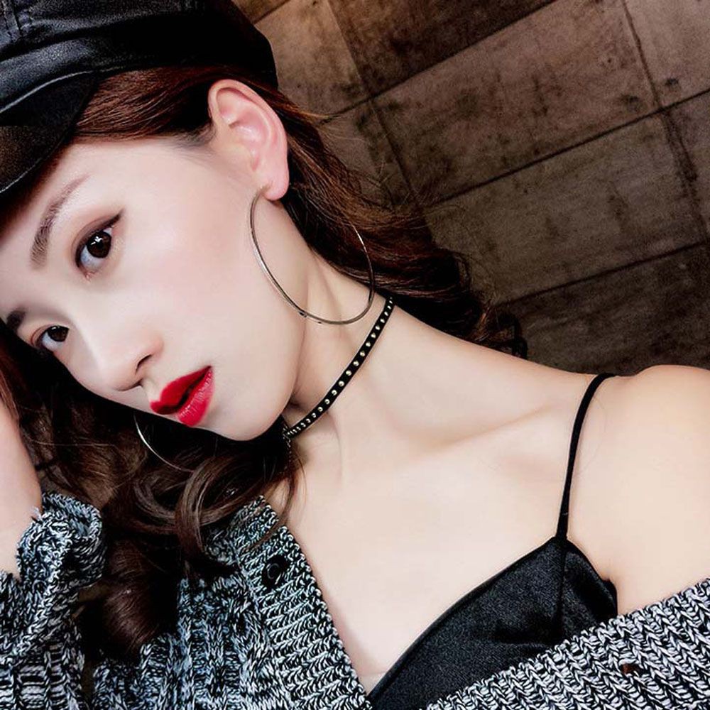 Khuyên tai dáng tròn cỡ lớn phong cách punk