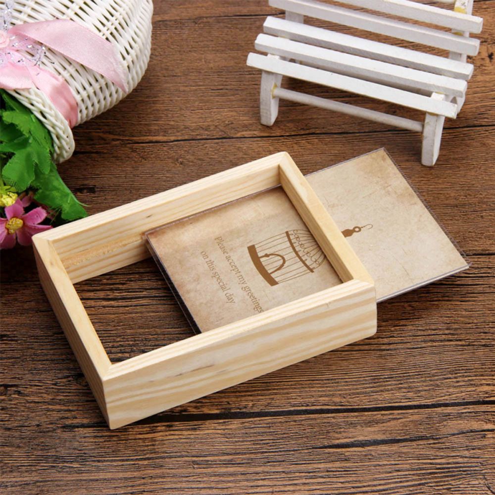 Khung ảnh bằng gỗ phong cách cổ điển trang trí gia đình