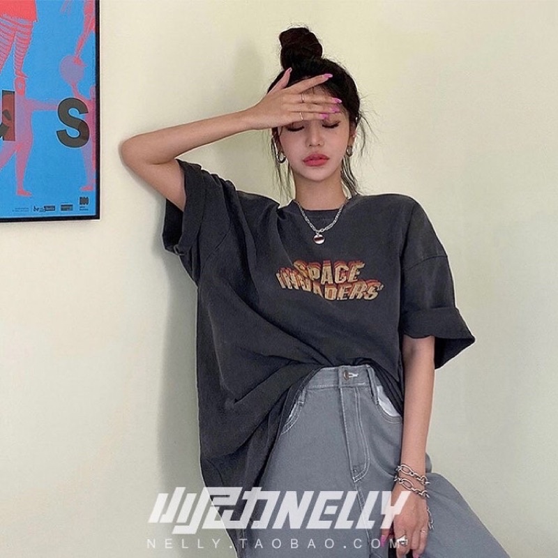 [FREESHIP](CÓ SẴN) HÀNG CHÍNH HÃNG Áo thun NELLYHEYBIG unisex,áo phông dáng rộng chữ vàng SPACE INVADERS BHYHDX8319AZ.