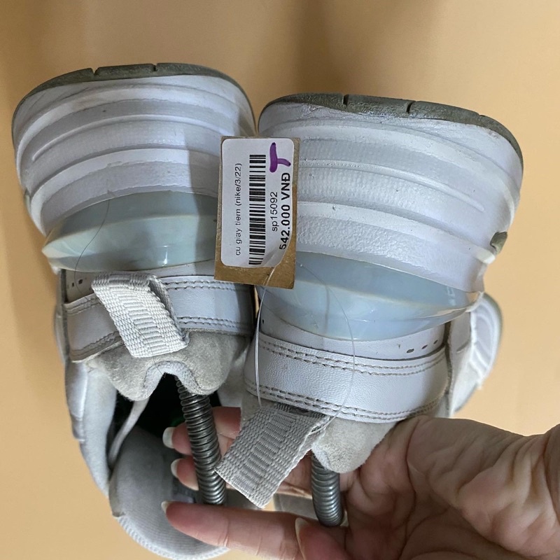 Giày chính hãng đã qua sử dụng