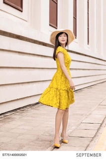 Vải ren vàng hình lá