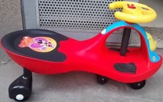 Xe lắc cho bé