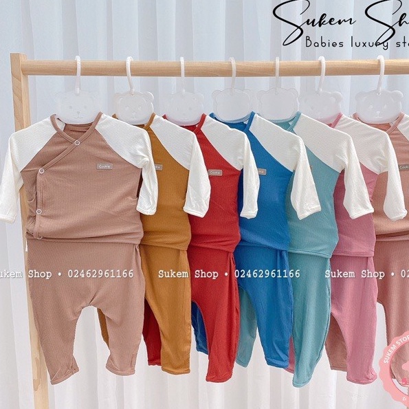 Bộ Cài Chéo Liền Thân Phối Tay Trắng Cookie Cho Bé Sơ Sinh