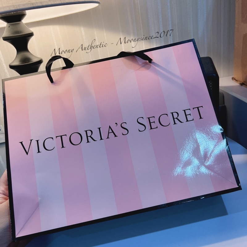 Túi giấy Victoria Secret màu hồng sz 30