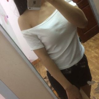 Áo lệch vai len gân
