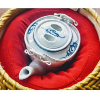 Ấm tích 1.5 lít kèm giỏ ủ nhựa giả mây tre đan đẹp