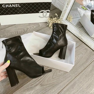 Boots hở mũi gót vuông xỏ ngón 7P - Siêu sang