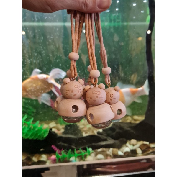 Chai treo xe mèo kitty - vỏ chai tinh dầu xe hơi