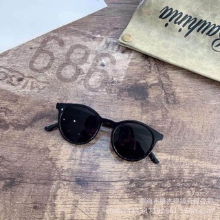 Kính râm ULZZANG đi biển