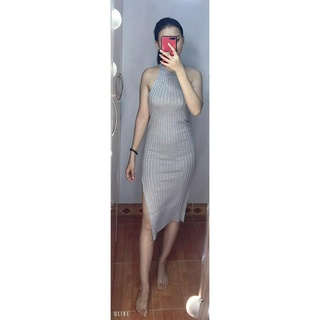 Đầm body len tăm cổ yếm