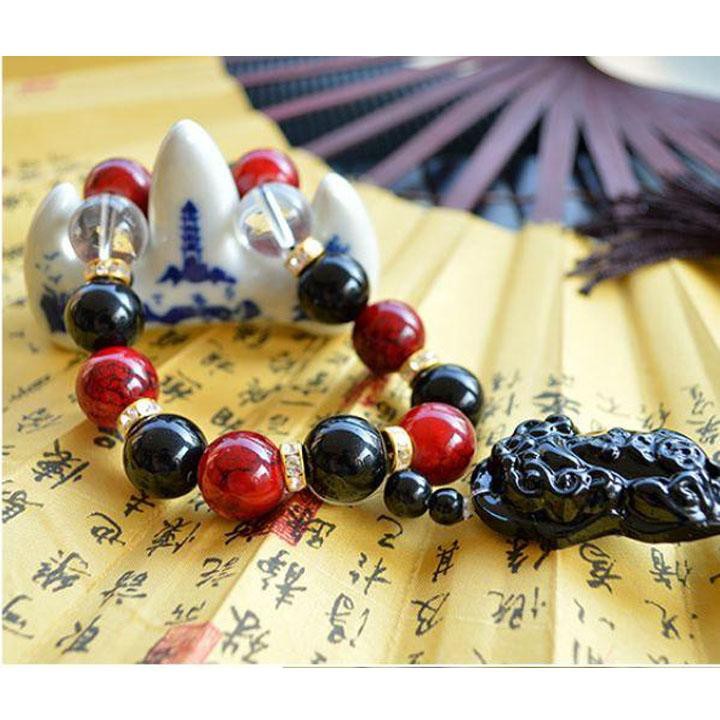 Vòng tay chuỗi hạt ĐEN ĐỎ gắn tỳ hưu tua rua tiền tài may mắn