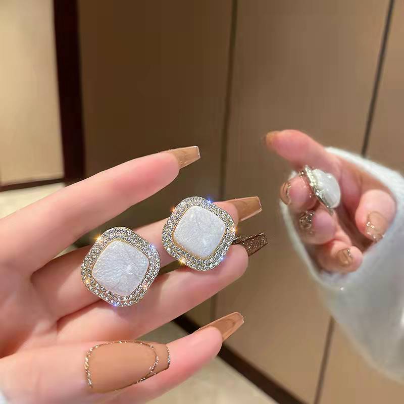 Khuyên Tai Đính Đá Cao Cấp Hình Vuông Sang Trọng Quý Phái